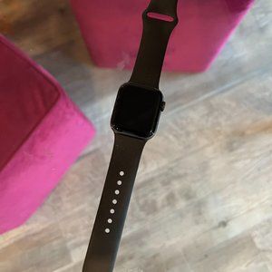 Apple Watch (Series 3) 42mm - Aluminum Space Gray